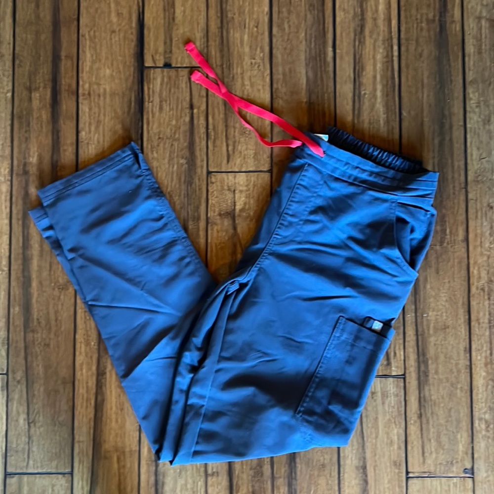 Figs Yola - Skinny Scrub Pants in Charcoal